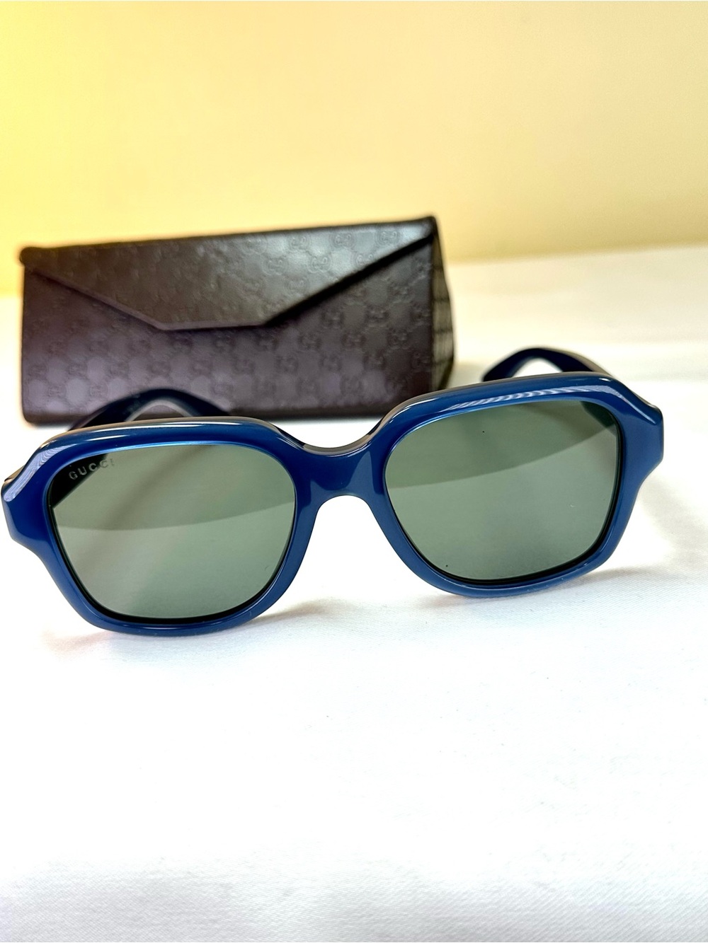Gucci Sunglasses Blue Acetate Rectangular Frame Green lenses Case, COA